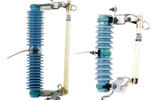 雷爾沃電器有限公司以高壓電器產(chǎn)品作為自己的核心產(chǎn)業(yè)，以產(chǎn)品設計為主導，主要研發(fā)生產(chǎn)戶(hù)內外高壓真空斷路器，高壓負荷開(kāi)關(guān)，隔離開(kāi)關(guān)，熔斷器，互感器，避雷器，接地開(kāi)關(guān)，六氟化硫開(kāi)關(guān)等產(chǎn)品。產(chǎn)品廣泛應用于各等級電網(wǎng)，風(fēng)能發(fā)電廠(chǎng)，太陽(yáng)能發(fā)電廠(chǎng)，核電，水電等領(lǐng)域。今天雷爾沃作為高壓熔斷器的生產(chǎn)廠(chǎng)家來(lái)告訴你：高壓熔斷器型號含義及組成，讓你對高壓熔斷器有個(gè)新的認識。