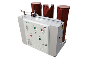 vs1戶(hù)內真空斷路器具備滅弧電壓低、滅弧能力強、分斷速度快、開(kāi)斷容量大、使用期長(cháng)、適應頻繁操作等特性，在供電系統中逐漸替代了其他類(lèi)型開(kāi)關(guān)，獲得了普遍的運用。但真空斷路器在開(kāi)斷過(guò)程中會(huì )形成過(guò)電壓，若在運作中錯誤操作，也會(huì )導致斷路器發(fā)生爆炸等事故，給生產(chǎn)安全帶來(lái)重大影響。因而需根據過(guò)電壓的類(lèi)型采取相應的措施，以降低過(guò)電壓的形成和減少過(guò)電壓的數值，除真空斷路器生產(chǎn)制造工藝層面的問(wèn)題外，能夠加裝保護器以更改負荷參數，進(jìn)而達到目地。